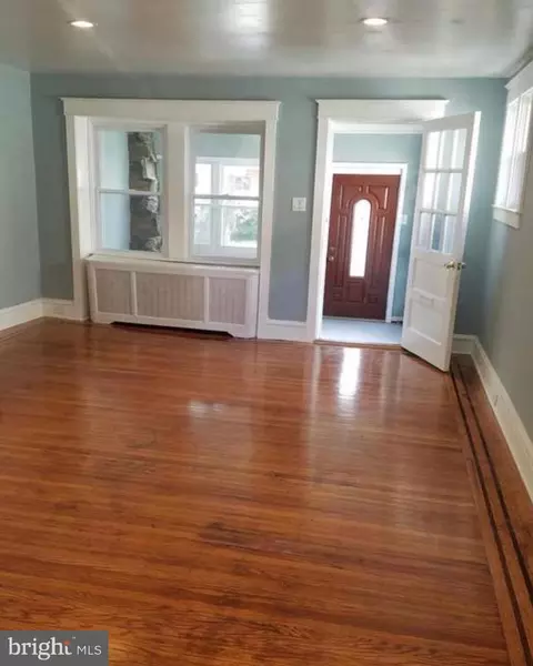 Living - 111 Oakley Rd, Darby, PA 19082 photo 1 of 4
