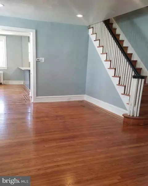 Living - 111 Oakley Rd, Darby, PA 19082 photo 2 of 4
