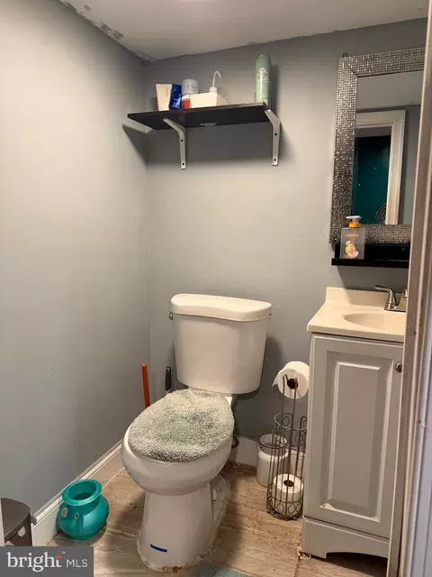 Bath - 111 Oakley Rd, Darby, PA 19082 photo 1 of 1