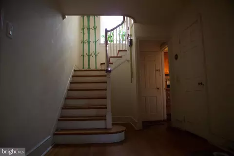 Entry Way - 514 Beverly Blvd, Darby, PA 19082 photo 2 of 4