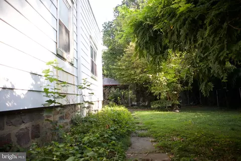 Exterior - 514 Beverly Blvd, Darby, PA 19082 photo 3 of 4