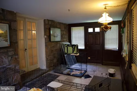Entry Way - 514 Beverly Blvd, Darby, PA 19082 photo 3 of 4