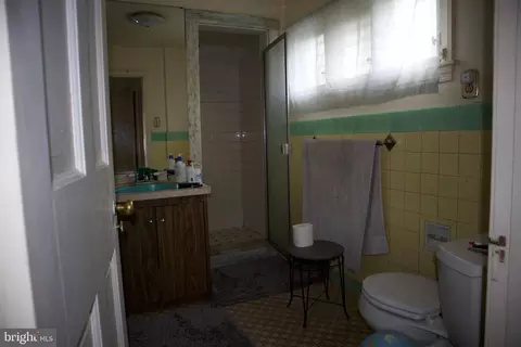 Bath - 514 Beverly Blvd, Darby, PA 19082 photo 4 of 4