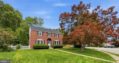 401 Twin Oaks Dr, Havertown, PA 19083