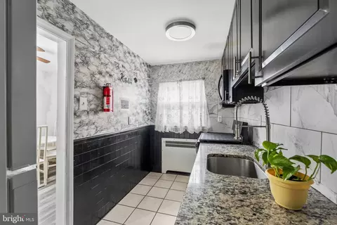 Entry Way - 540 Snowden Rd, Darby, PA 19082 photo 3 of 4