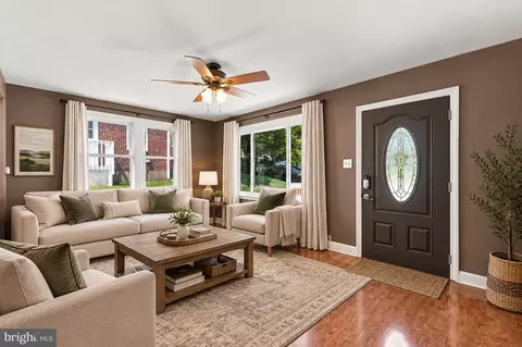 1224 Old Ln, Drexel Hill, PA 19026