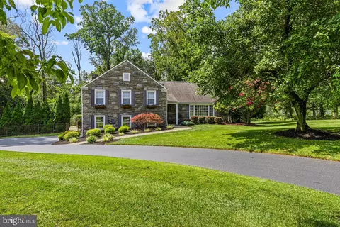 735 Hamilton Rd, Bryn Mawr, PA 19010