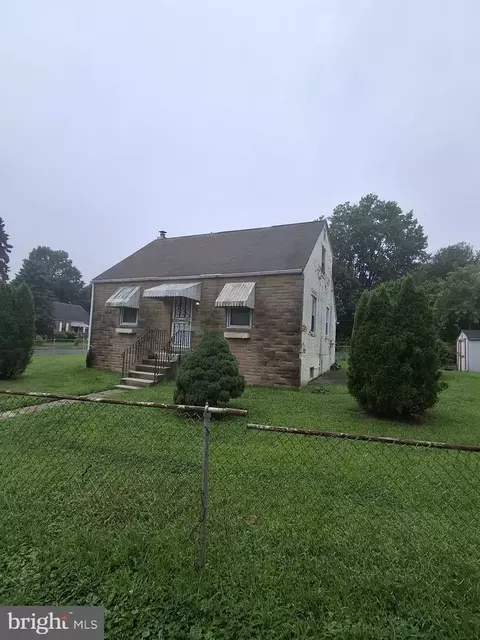 120 E Burton Ln, Sharon Hill, PA 19079