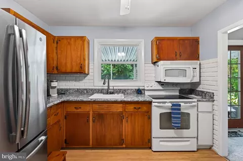 Kitchen - 2716 Boudwin Ave, Ogden, PA 19061 photo 2 of 3