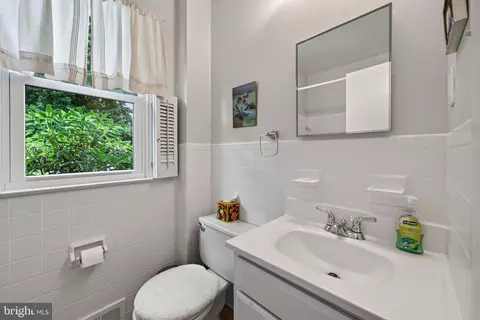 Bath - 2716 Boudwin Ave, Ogden, PA 19061 photo 3 of 4