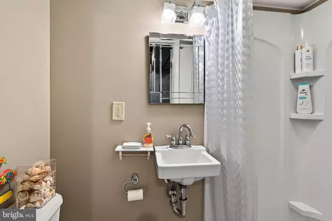 Bath - 2716 Boudwin Ave, Ogden, PA 19061 photo 1 of 4