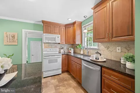 Kitchen - 77 Forest Rd, Springfield, PA 19064 photo 3 of 4