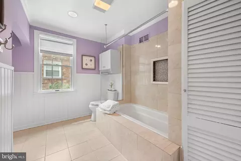 Bath - 77 Forest Rd, Springfield, PA 19064 photo 2 of 3