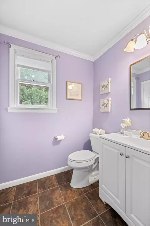 Bath - 77 Forest Rd, Springfield, PA 19064 photo 3 of 3