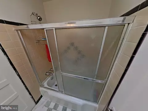Bath - 6846 Marshall Rd, Darby, PA 19082 photo 3 of 4