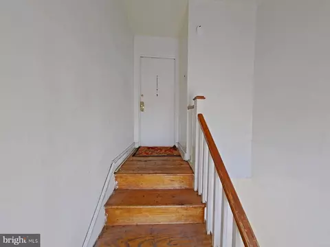 Entry Way - 6846 Marshall Rd, Darby, PA 19082 photo 5 of 9
