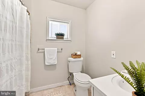 Bath - 35 Marshall Ave, Marcus Hook, PA 19061 photo 2 of 3