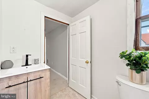 Entry Way - 35 Marshall Ave, Marcus Hook, PA 19061 photo 2 of 2