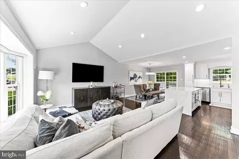 310 Columbia Pl, Broomall, PA 19008