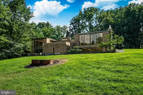 857 Briarwood Rd, Newtown Square, PA 19073