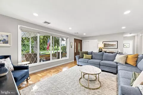 Living - 44 S Brookside Rd, Springfield, PA 19064 photo 1 of 3