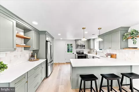125 S Sproul Rd, Broomall, PA 19008
