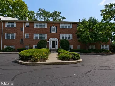 802 South Ave #C2, Secane, PA 19018