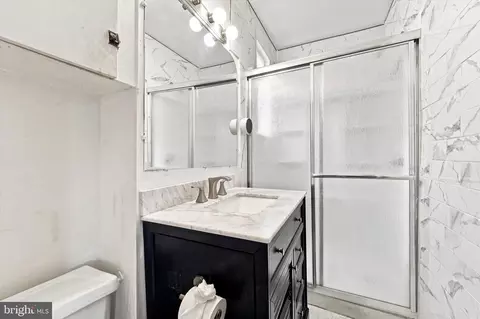 Bath - 7 Oakley Rd, Darby, PA 19082 photo 1 of 2