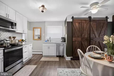 Entry Way - 300 Walnut St, Boothwyn, PA 19061 photo 2 of 12