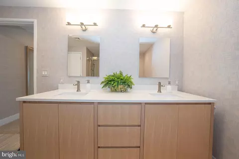 Bath - 427 E Lancaster Ave #1301, Wayne, PA 19087 photo 1 of 5