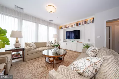Living - 427 E Lancaster Ave #1301, Wayne, PA 19087 photo 3 of 4
