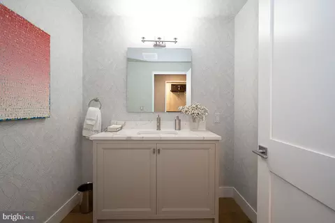 Bath - 427 E Lancaster Ave #1301, Wayne, PA 19087 photo 5 of 5