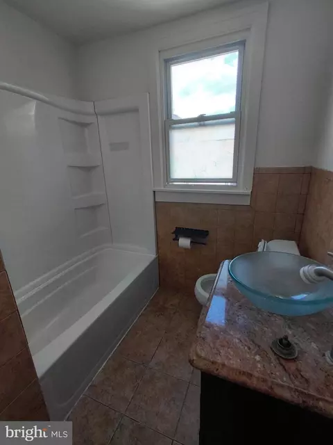 Bath - 107 Ardsley Rd, Darby, PA 19082 photo 1 of 2