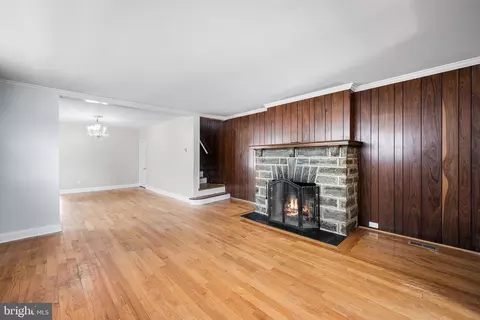 Living - 7441 Rogers Ave, Darby, PA 19082 photo 2 of 7