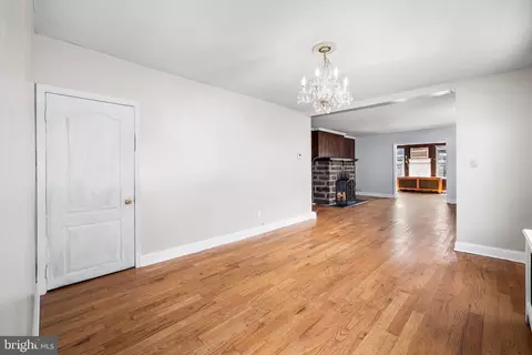 Living - 7441 Rogers Ave, Darby, PA 19082 photo 6 of 7