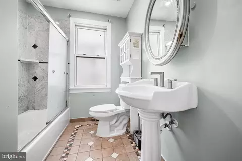 Entry Way - 7441 Rogers Ave, Darby, PA 19082 photo 4 of 9