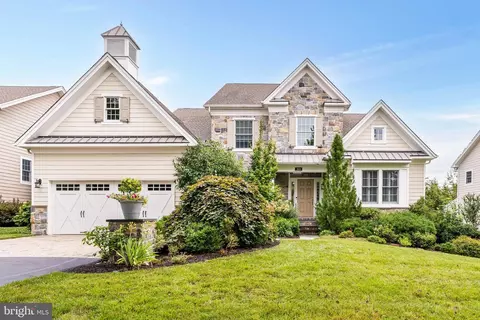 303 Park Hill Ln, Newtown Square, PA 19073