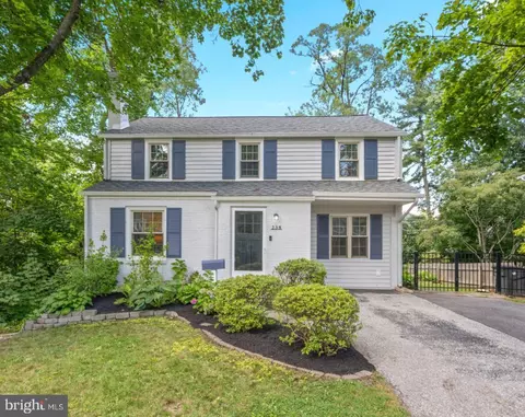 238 Barcladen Cir, Bryn Mawr, PA 19010