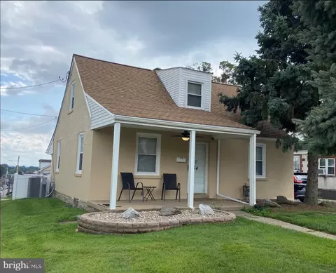 54 Fairview Ave, Clifton Heights, PA 19018