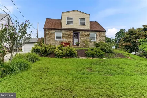 2 Sheridan Ln, Aston, PA 19014