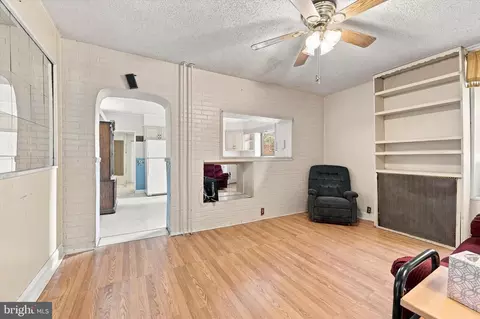 Living - 219 Irving St, Marcus Hook, PA 19061 photo 3 of 4