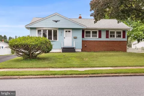 132 Edgewood Ln, Brookhaven, PA 19015