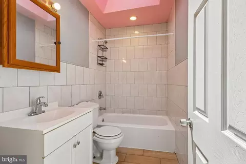 Bath - 7046 Clover Ln, Darby, PA 19082 photo 1 of 2