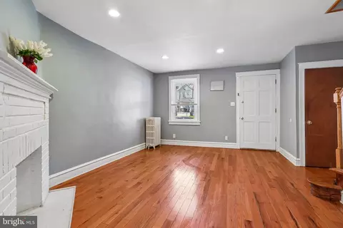 Living - 7046 Clover Ln, Darby, PA 19082 photo 5 of 5