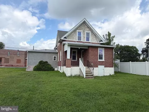 207 S Governor Printz Blvd, Essington, PA 19029
