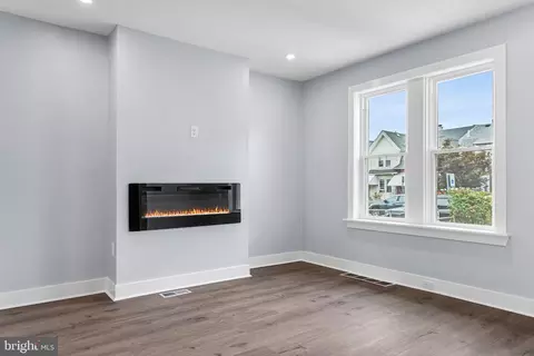 Living - 9 Maple St, Marcus Hook, PA 19061 photo 1 of 1