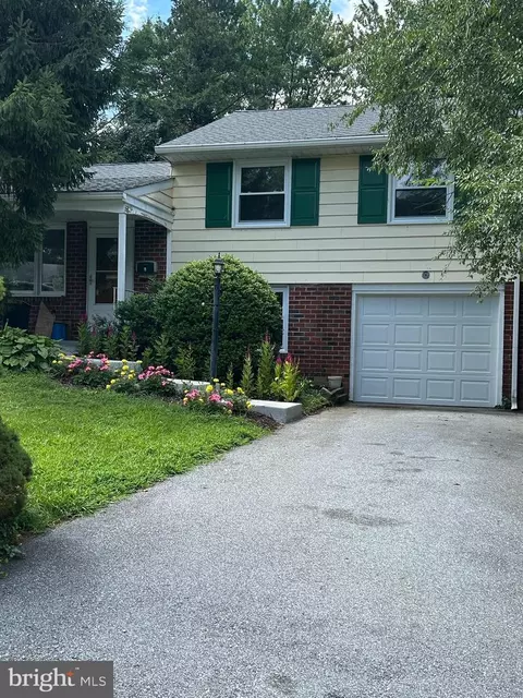 6 Glenwood Cir, Aldan, PA 19018