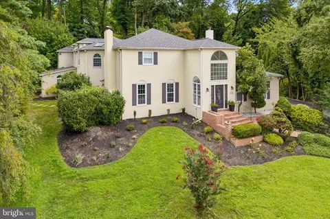 637 Heather Ln, Bryn Mawr, PA 19010