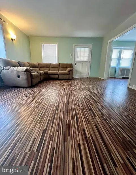 Living - 7014 Hazel Ave, Darby, PA 19082 photo 2 of 3