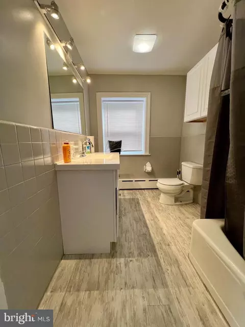 Bath - 7014 Hazel Ave, Darby, PA 19082 photo 1 of 3